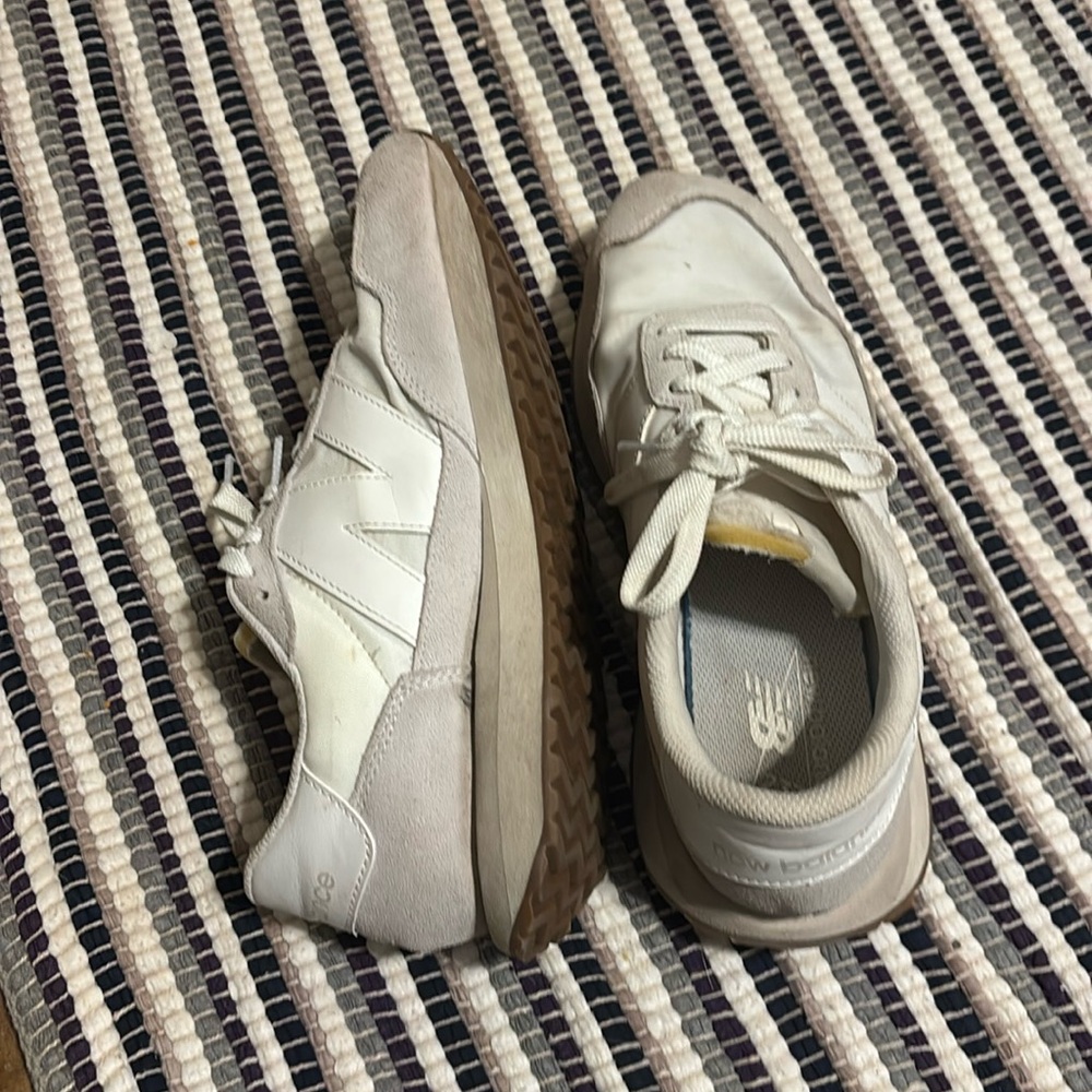New balance white tennis shoes 237